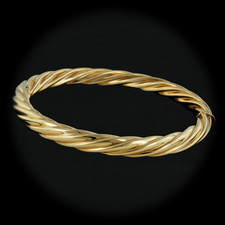 18kt yellow gold fluted bangle bracelet by Italian Designer.