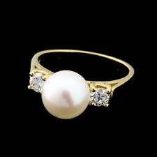 Pearl Collection Gold Pearl and Diamond ring