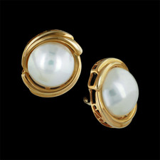 Swirls of 14kt yellow gold surround 12mm Mabe' pearls of a fine silver rose' color.  These earrings have a post back.