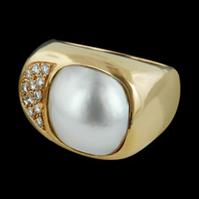 Strikingly elegant 18k yellow gold diamond and pearl ring.  
