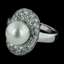 This is a stunning 18kt white gold Damiani white pearl ring with .70ctw of diamonds and a 9mm pearl. The measurements of the this gorgeous piece is a head thickness of 18mm and a size of 7.5.