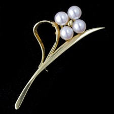 Estate Jewelry 18k gold Mikimoto pearl pin