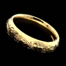Charles Green 18kt yellow gold  daisy chain engraved wedding band