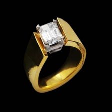Ladies 18kt yellow gold engagement ring with a tapered shank from Eddie Sakamoto.