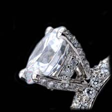 Pearlman's Bridal Pave diamond prongs