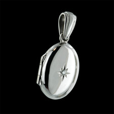 Charles Green Charles Green 18kt white gold locket with diamond