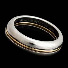 Center 18kt band that can be engraved with your words of love by Steven Kretchmer.
