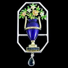 Nouveau Collection Blue sapphire flower pendant